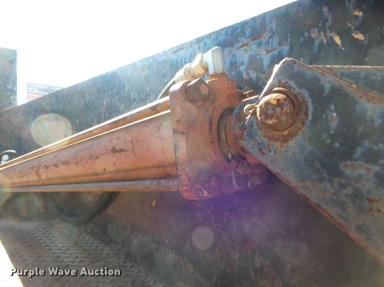 image for item DA5118 1991 International 4900 flatbed truck