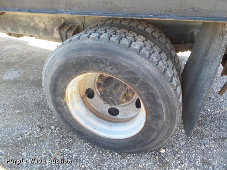 image for item DA5118 1991 International 4900 flatbed truck