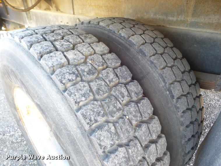 image for item DA5118 1991 International 4900 flatbed truck