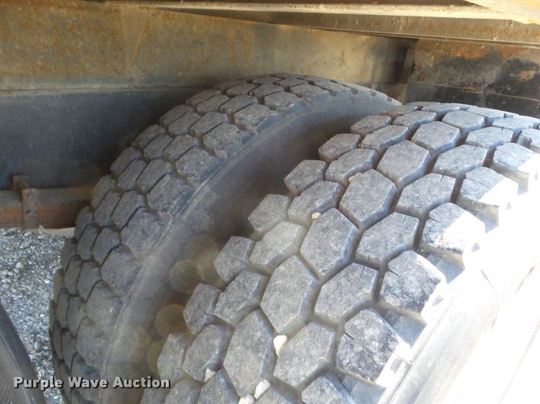 image for item DA5118 1991 International 4900 flatbed truck