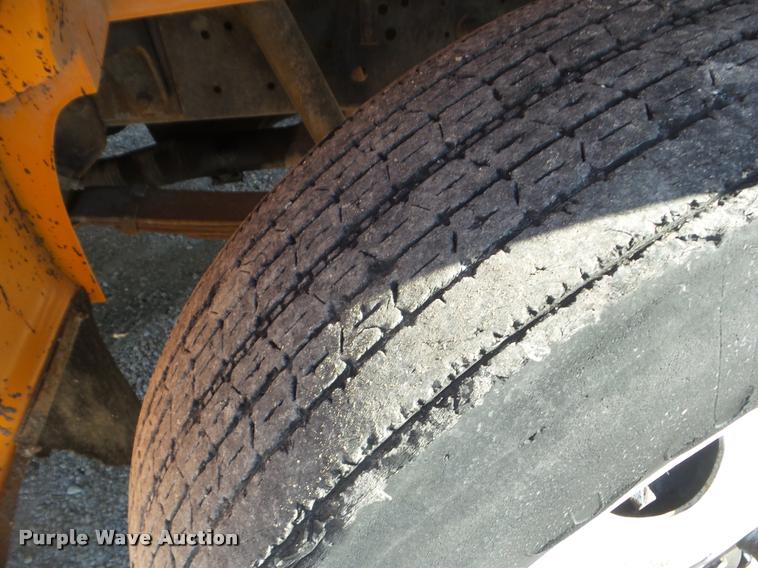 image for item DA5118 1991 International 4900 flatbed truck