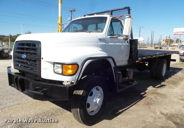 image for item DA5119 1995 Ford F700 flatbed truck