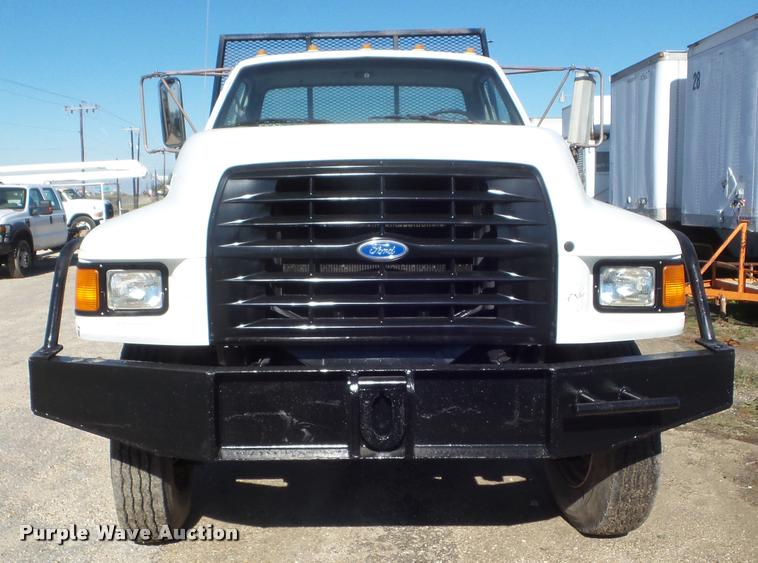 image for item DA5119 1995 Ford F700 flatbed truck