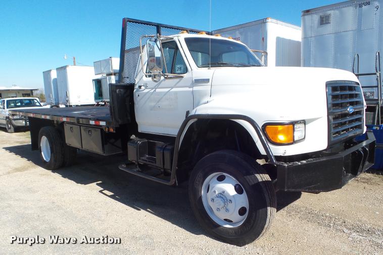 image for item DA5119 1995 Ford F700 flatbed truck