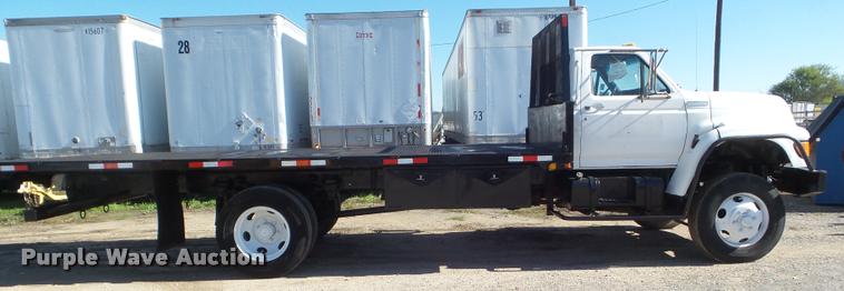 image for item DA5119 1995 Ford F700 flatbed truck
