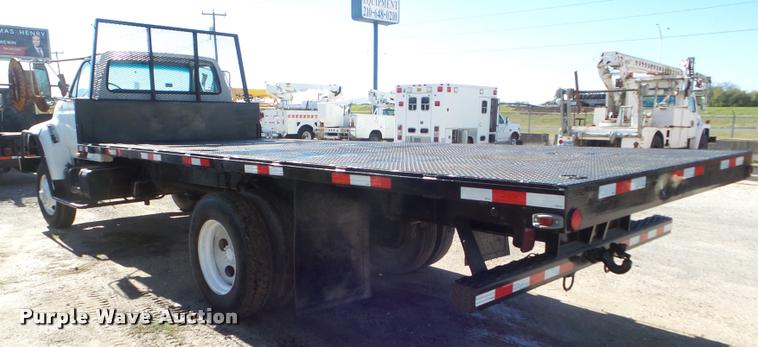image for item DA5119 1995 Ford F700 flatbed truck