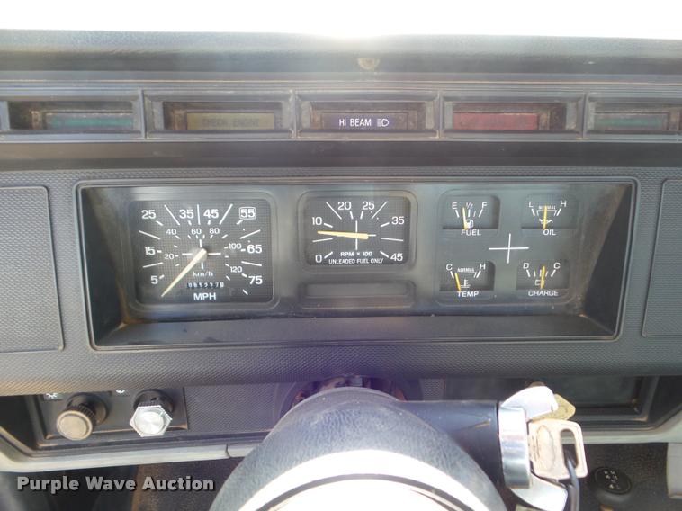 image for item DA5119 1995 Ford F700 flatbed truck