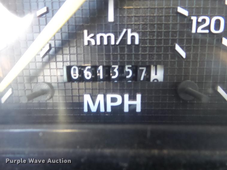 image for item DA5119 1995 Ford F700 flatbed truck