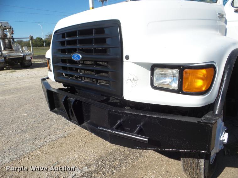 image for item DA5119 1995 Ford F700 flatbed truck