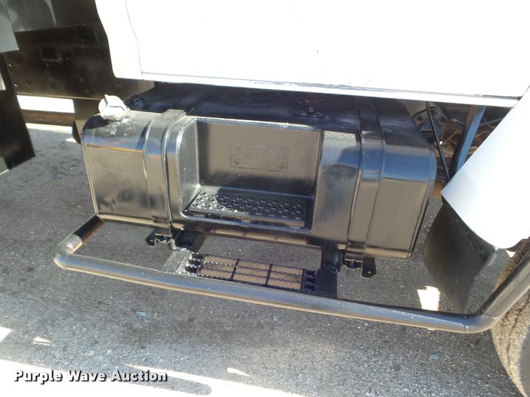 image for item DA5119 1995 Ford F700 flatbed truck