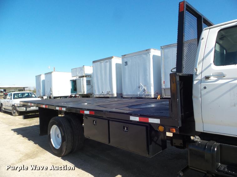 image for item DA5119 1995 Ford F700 flatbed truck