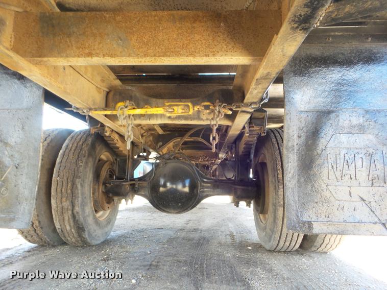 image for item DA5119 1995 Ford F700 flatbed truck