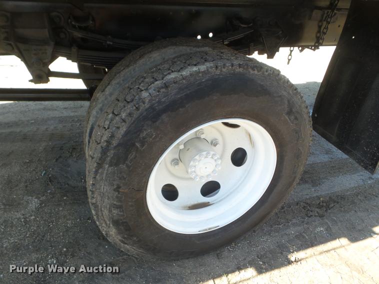 image for item DA5119 1995 Ford F700 flatbed truck