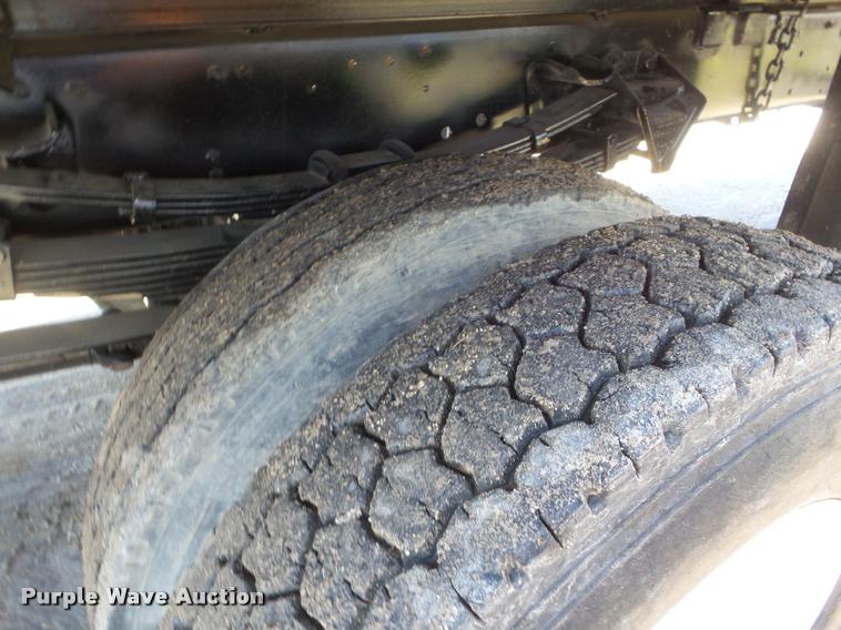 image for item DA5119 1995 Ford F700 flatbed truck