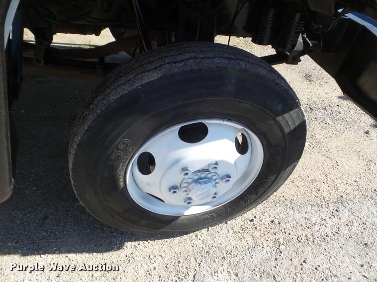 image for item DA5119 1995 Ford F700 flatbed truck