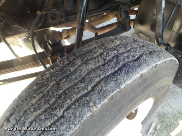 image for item DA5119 1995 Ford F700 flatbed truck