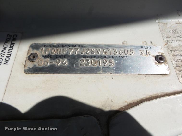 image for item DA5119 1995 Ford F700 flatbed truck