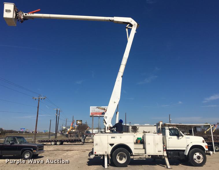 image for item DA5120 1995 Ford F800 Super Duty bucket truck
