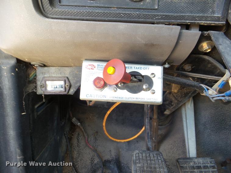 image for item DA5120 1995 Ford F800 Super Duty bucket truck