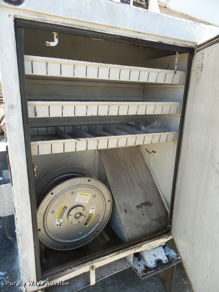 image for item DA5120 1995 Ford F800 Super Duty bucket truck