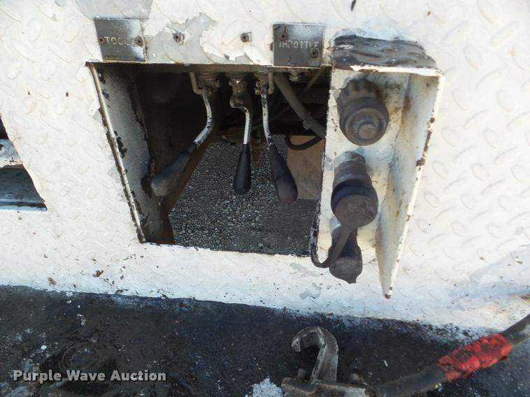 image for item DA5120 1995 Ford F800 Super Duty bucket truck