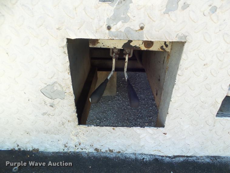 image for item DA5120 1995 Ford F800 Super Duty bucket truck