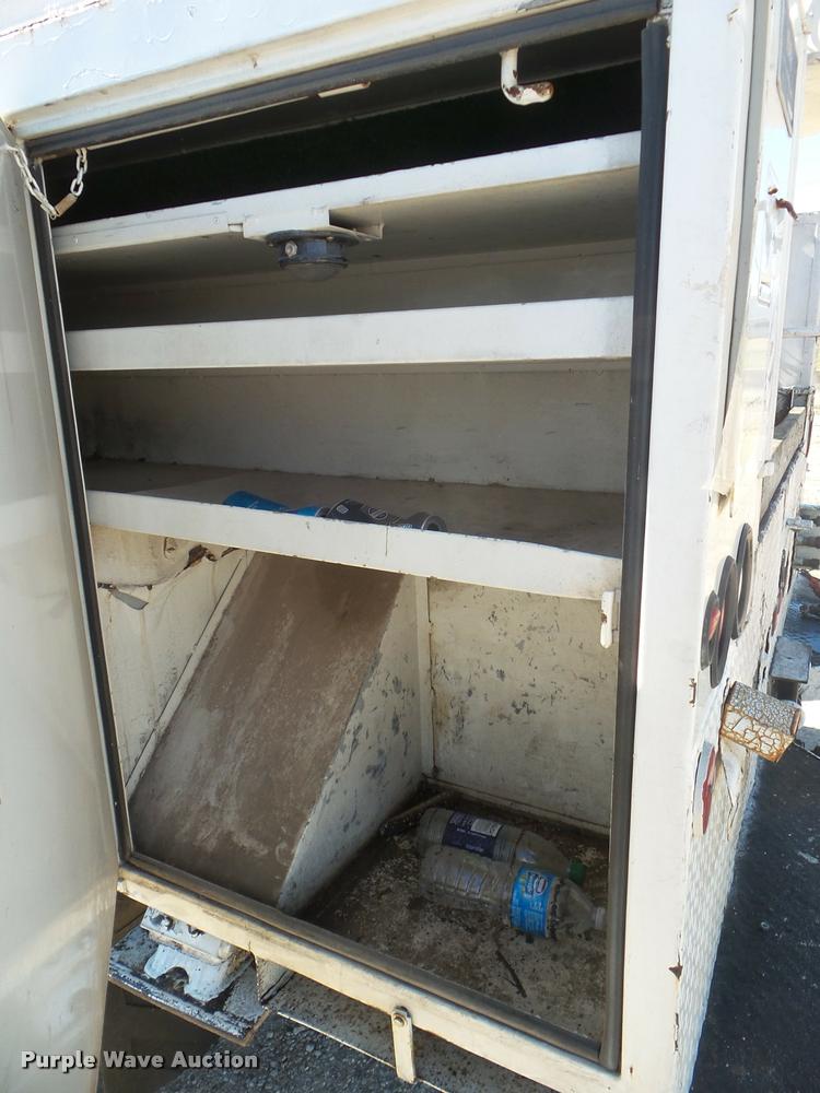 image for item DA5120 1995 Ford F800 Super Duty bucket truck