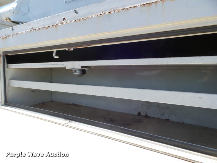 image for item DA5120 1995 Ford F800 Super Duty bucket truck