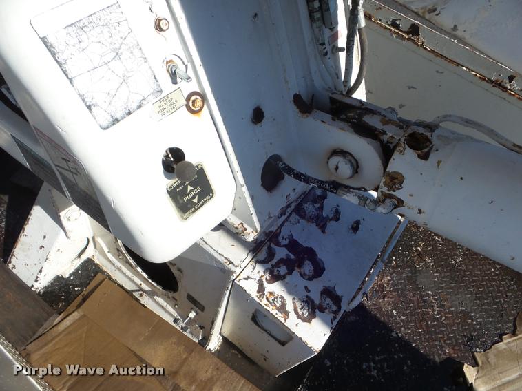 image for item DA5120 1995 Ford F800 Super Duty bucket truck