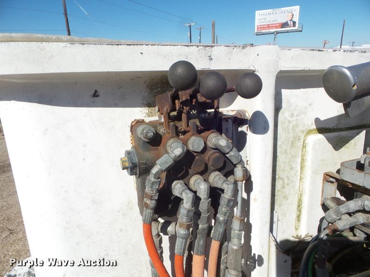 image for item DA5120 1995 Ford F800 Super Duty bucket truck