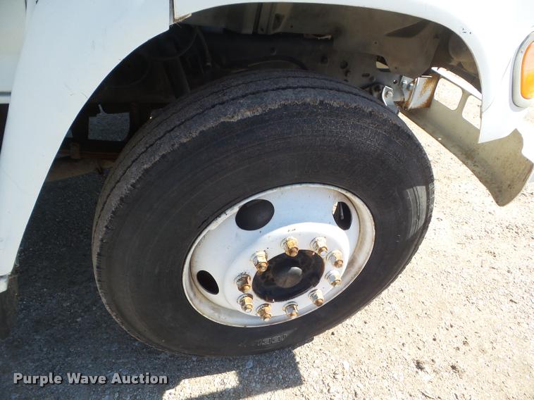 image for item DA5120 1995 Ford F800 Super Duty bucket truck