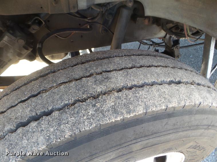 image for item DA5120 1995 Ford F800 Super Duty bucket truck