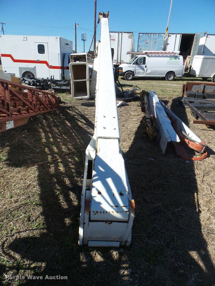 image for item DA5135 2000 Versalift VN50J boom