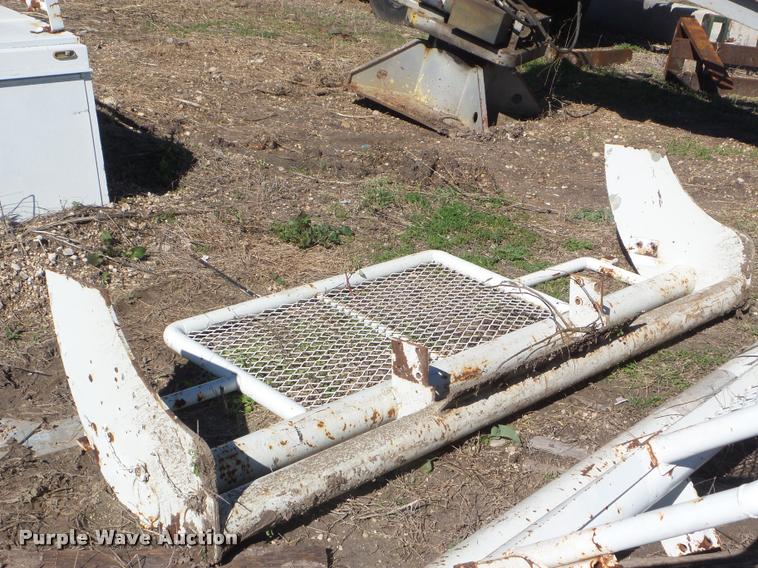 image for item DA5139 Steel semi truck grill guard