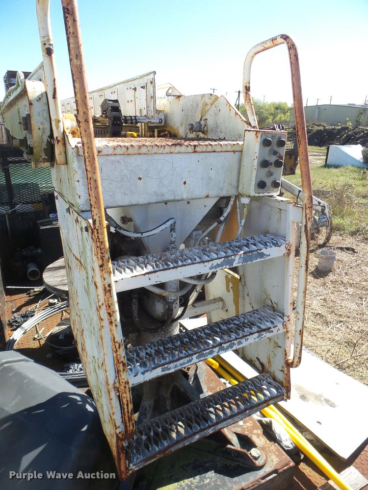 image for item DA5143 1995 GMC TopKick ladder truck