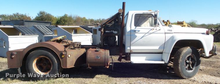 image for item DA5149 1976 Ford F700 winch truck