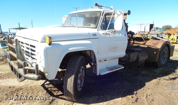 image for item DA5149 1976 Ford F700 winch truck