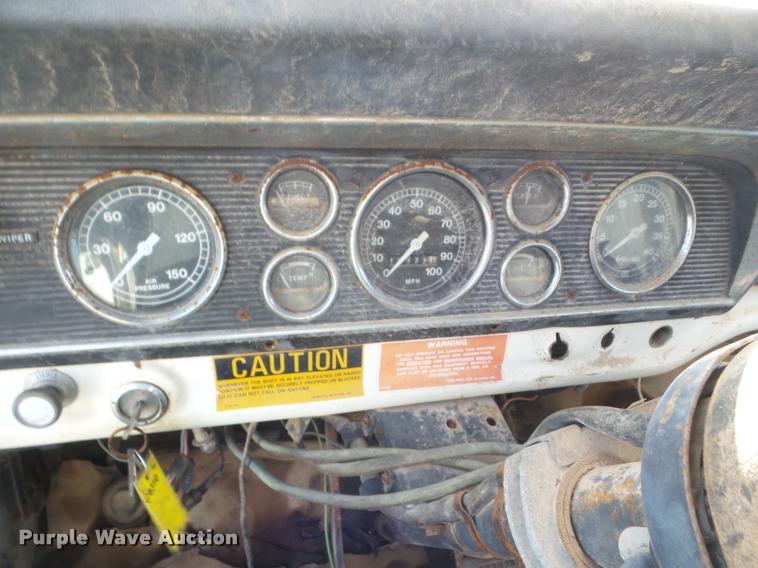 image for item DA5149 1976 Ford F700 winch truck