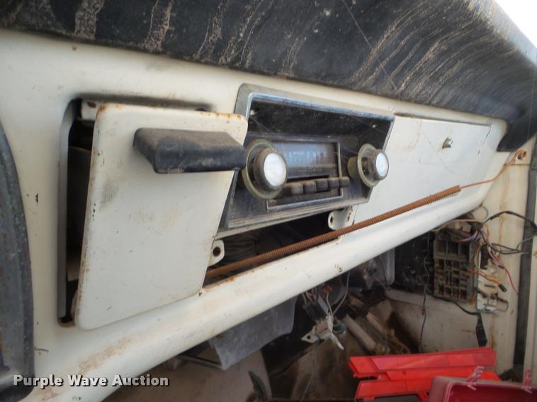 image for item DA5149 1976 Ford F700 winch truck