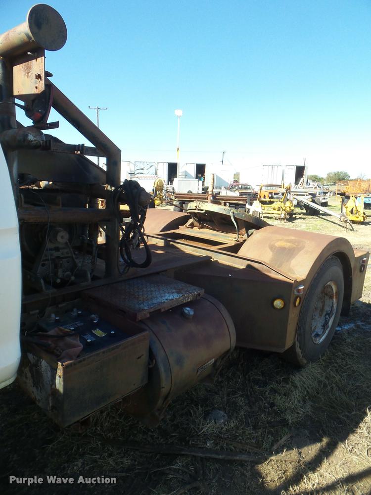 image for item DA5149 1976 Ford F700 winch truck