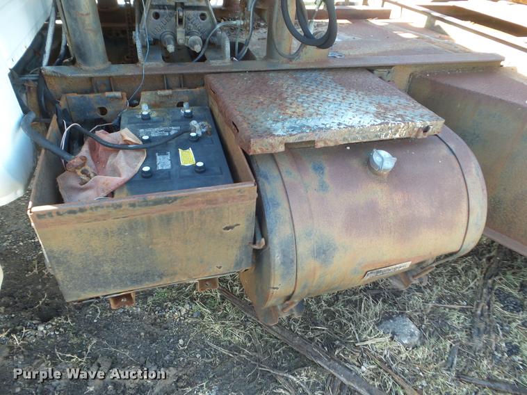 image for item DA5149 1976 Ford F700 winch truck