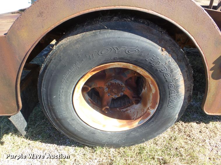 image for item DA5149 1976 Ford F700 winch truck