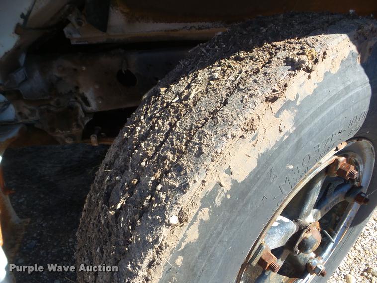 image for item DA5149 1976 Ford F700 winch truck