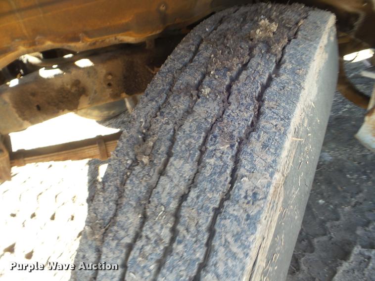 image for item DA5149 1976 Ford F700 winch truck