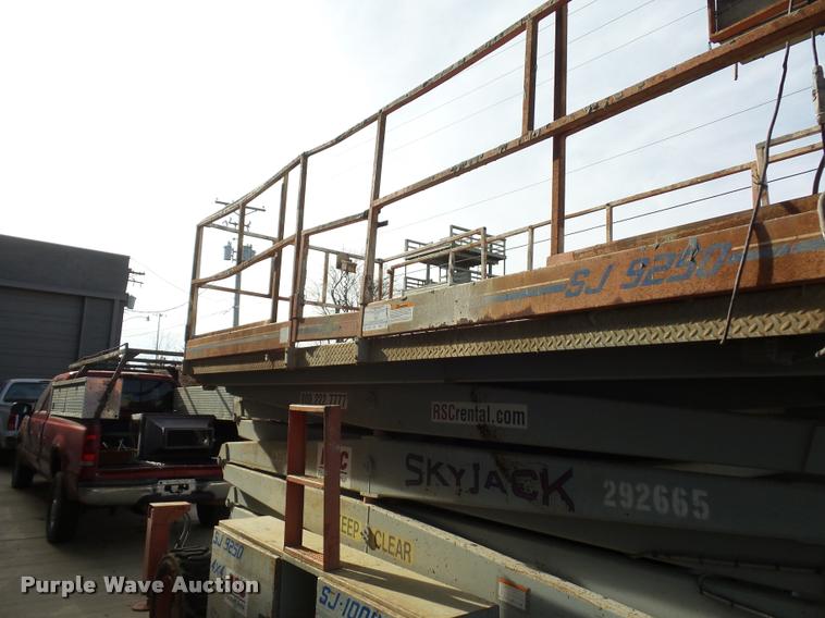 image for item DA5777 Skyjack SJ9250 scissor lift