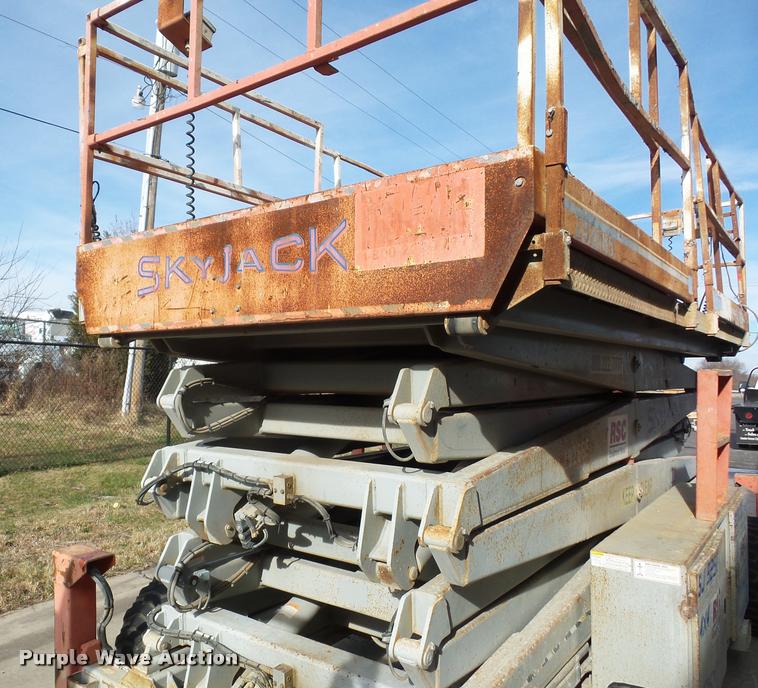 image for item DA5777 Skyjack SJ9250 scissor lift