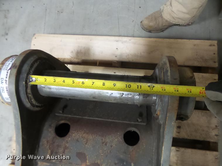 image for item DA9292 Volvo excavator quick attach bracket