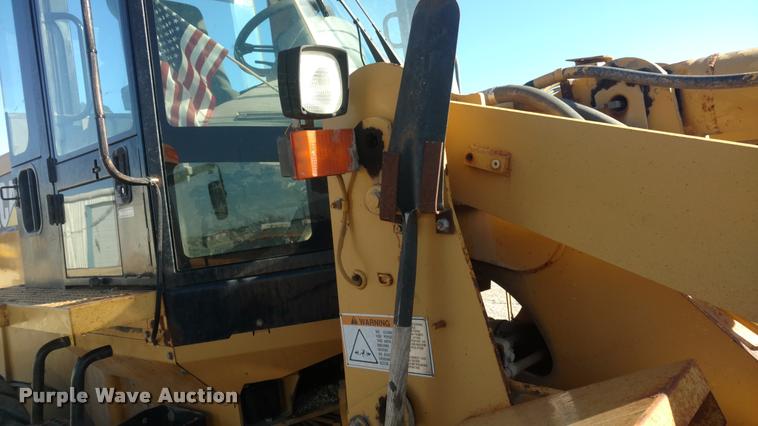 image for item DB0779 2003 Caterpillar 938G wheel loader