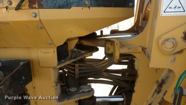 image for item DB0779 2003 Caterpillar 938G wheel loader