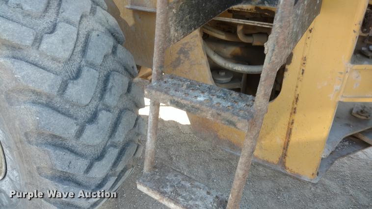 image for item DB0779 2003 Caterpillar 938G wheel loader